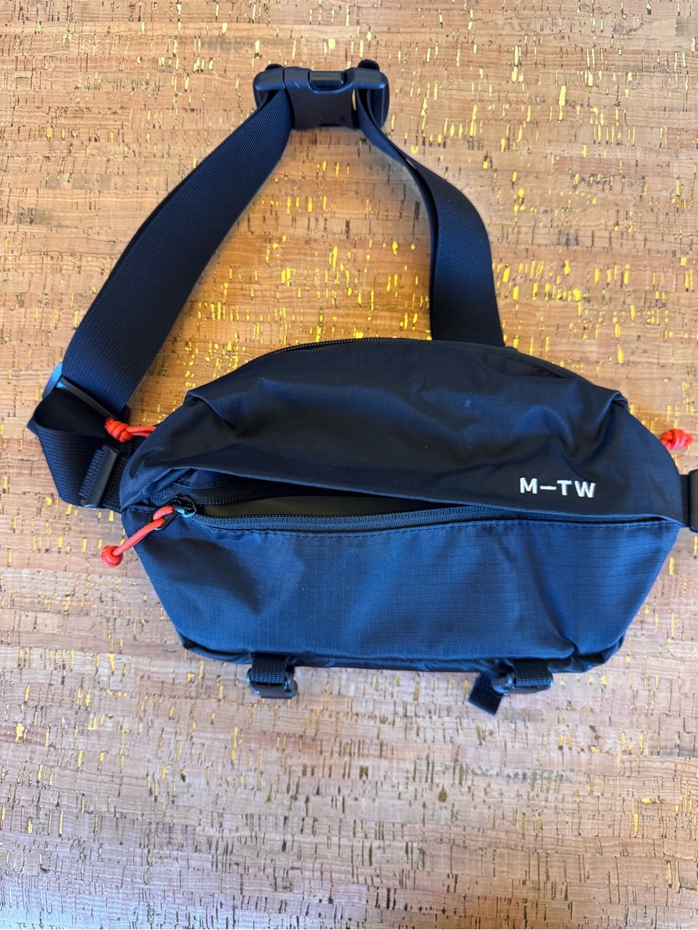 Black Men's Belt Bag with Contrast Pulls